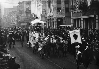 Día de Mardi Gras, Rex pasando por Camp Street, Nueva Orleans, c.1900-06 de Detroit Publishing Co.